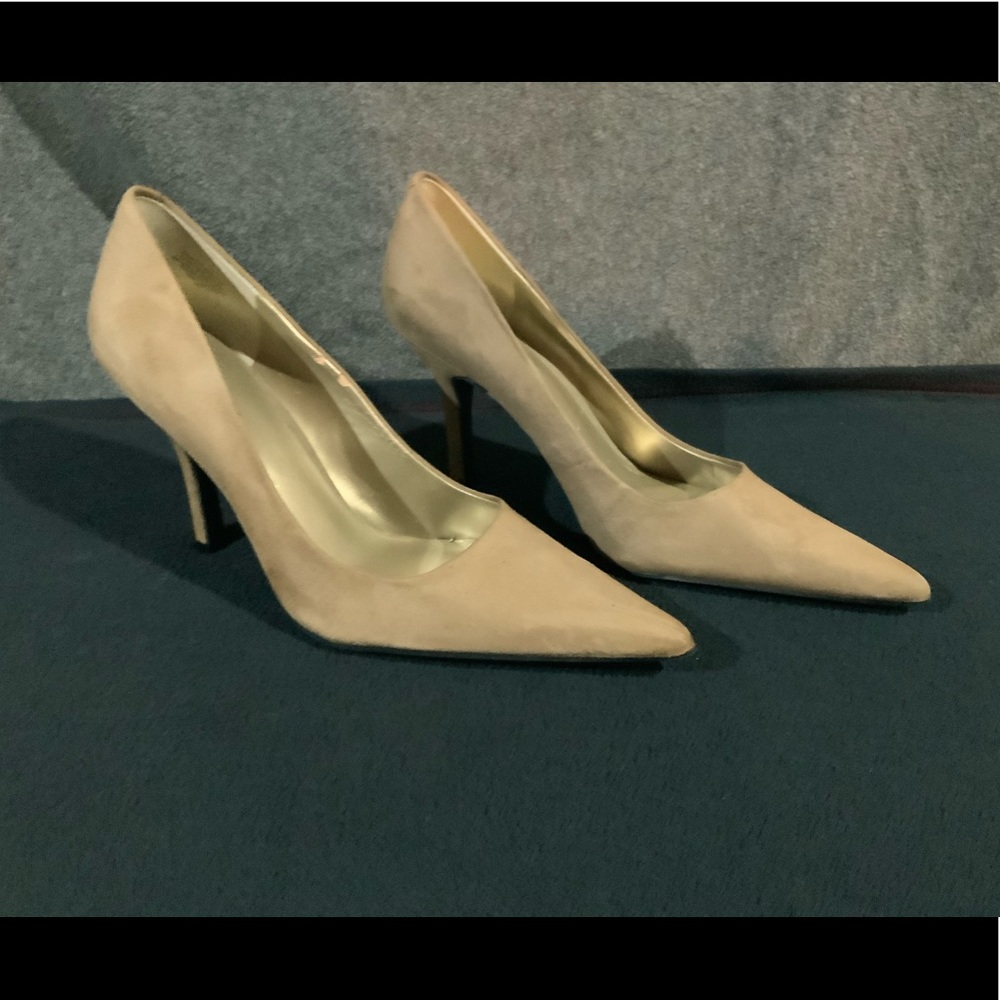 Classy tan suede heels